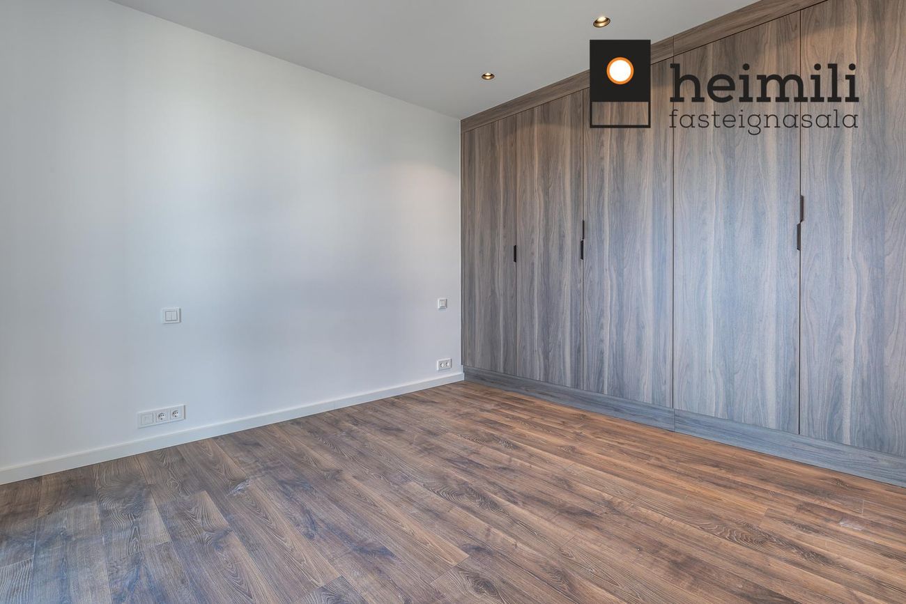 Grensásvegur 1F - 0601, 108 Reykjavík