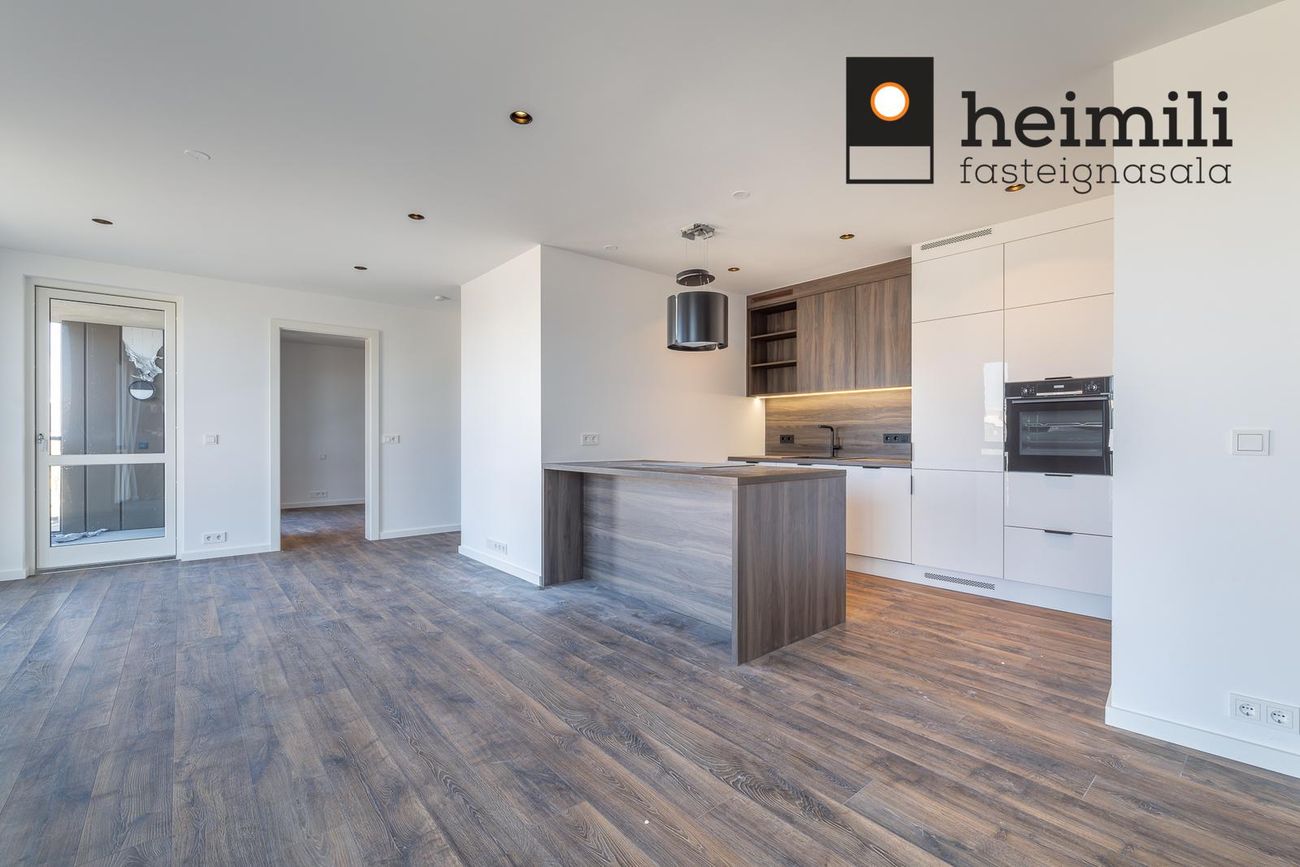 Grensásvegur 1F - 0601, 108 Reykjavík