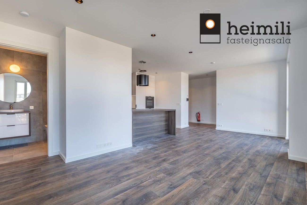 Grensásvegur 1F - 0601, 108 Reykjavík