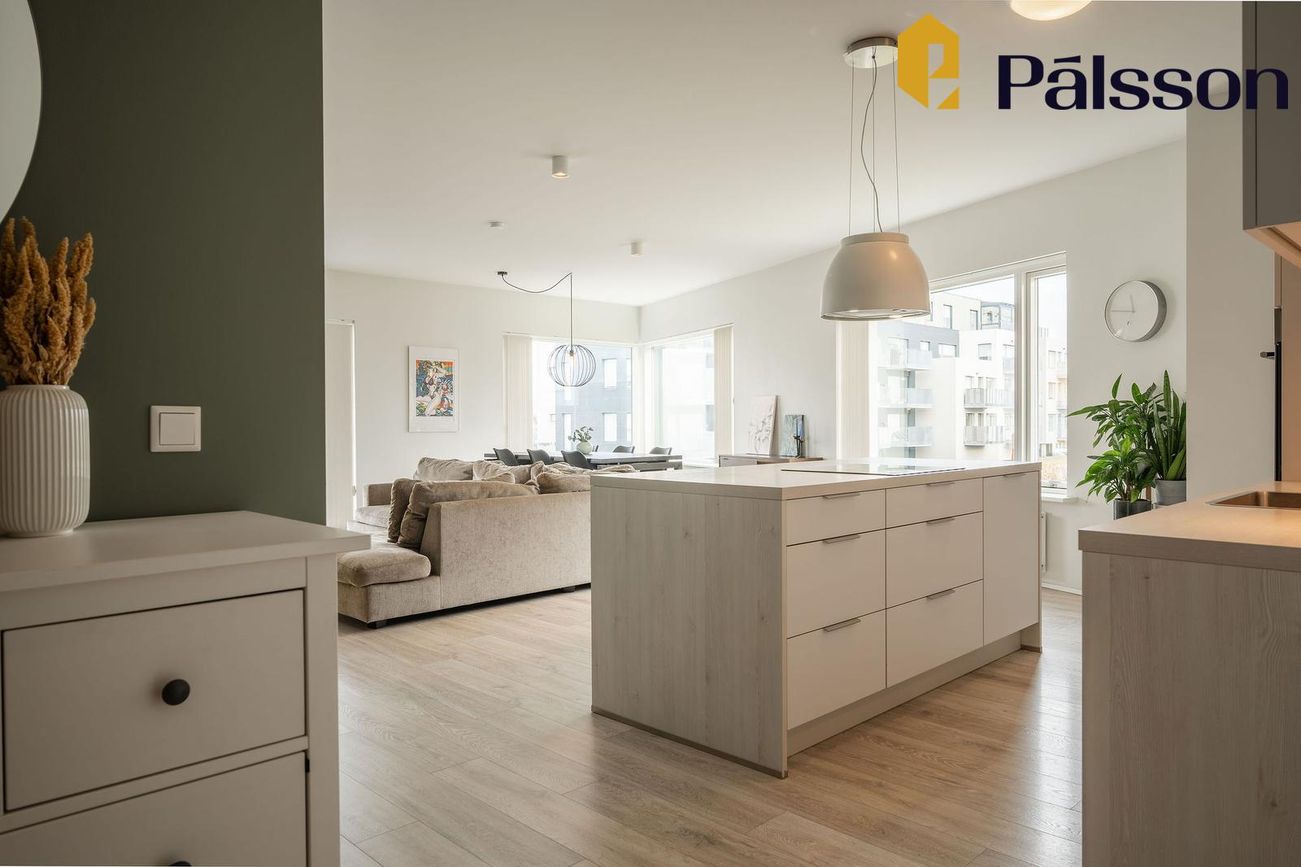 Holtsvegur 9, 210 Garðabær