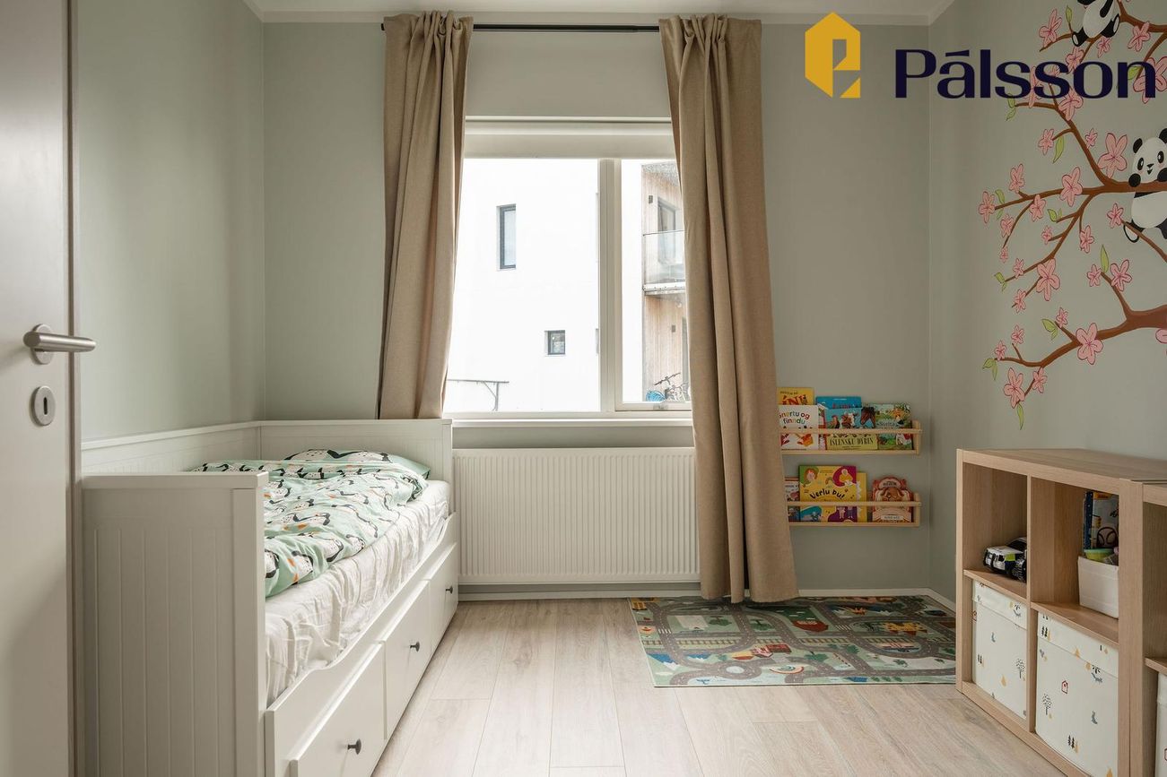 Holtsvegur 9, 210 Garðabær