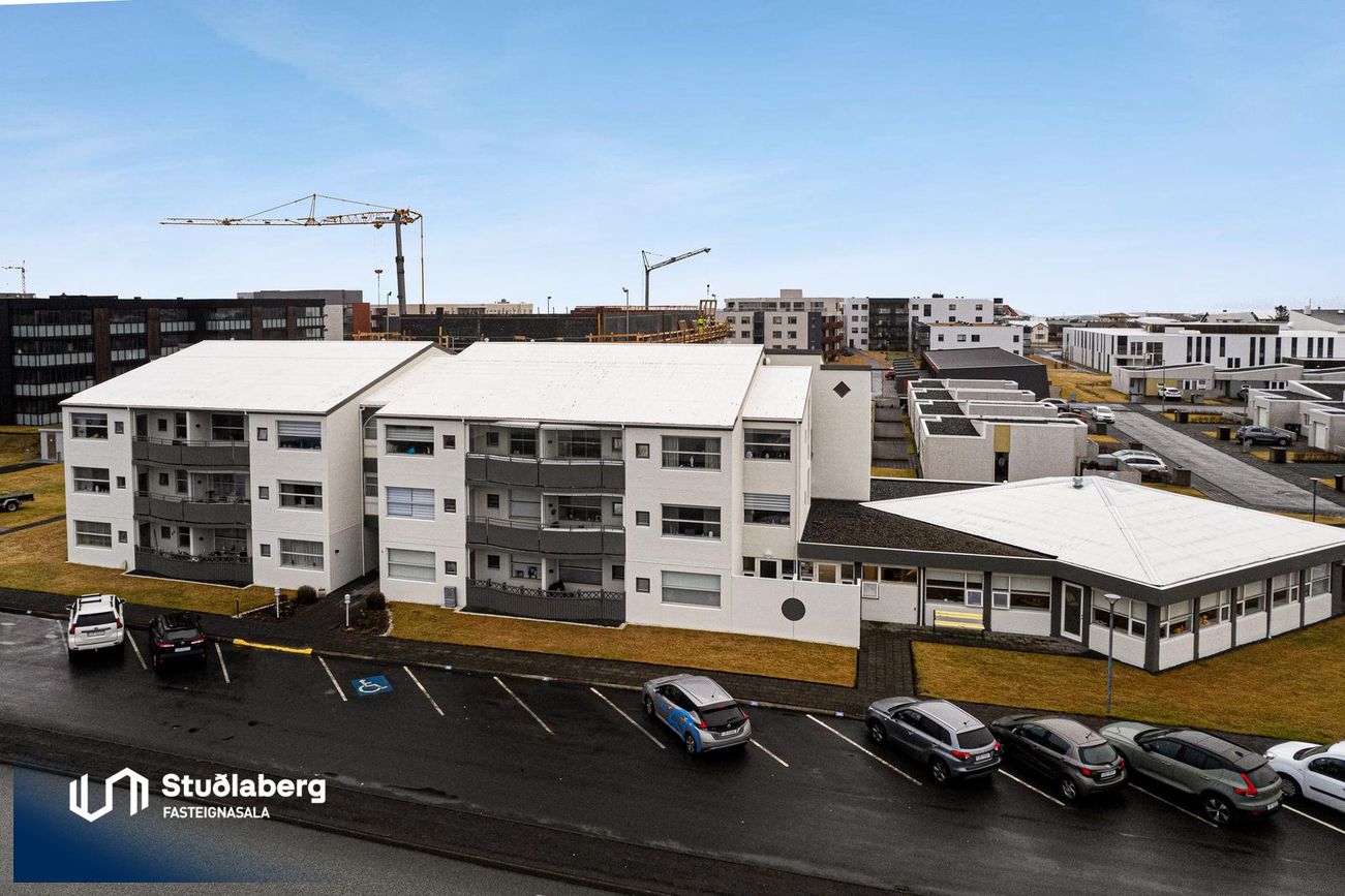 Vallarbraut 6, 260 Reykjanesbær