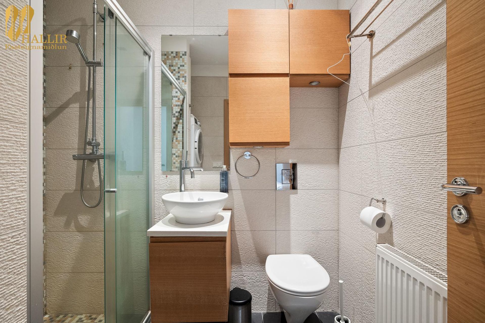 Laugavegur 103, 105 Reykjavík