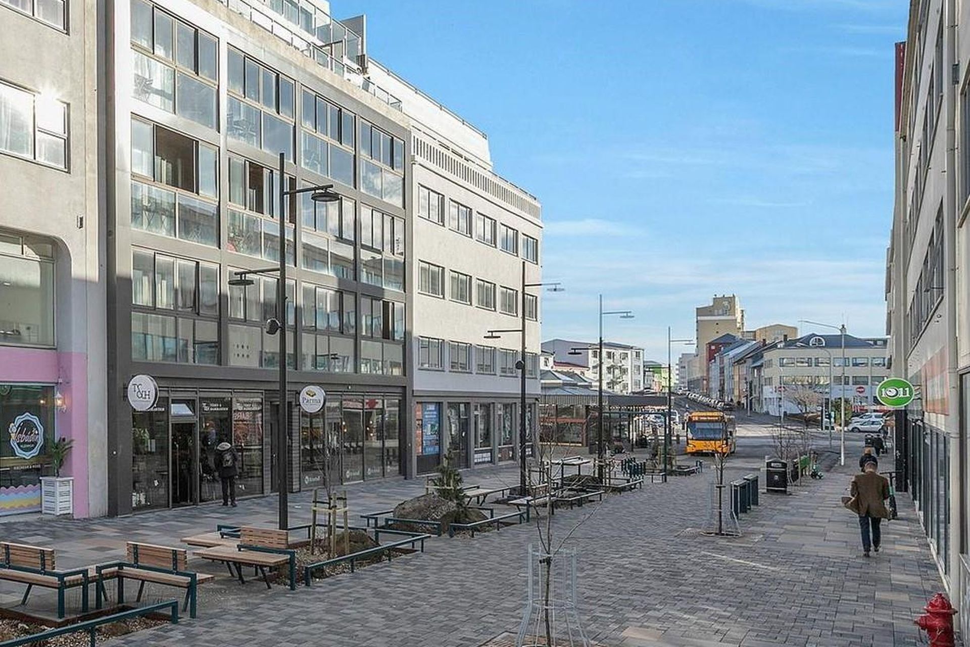 Laugavegur 103, 105 Reykjavík