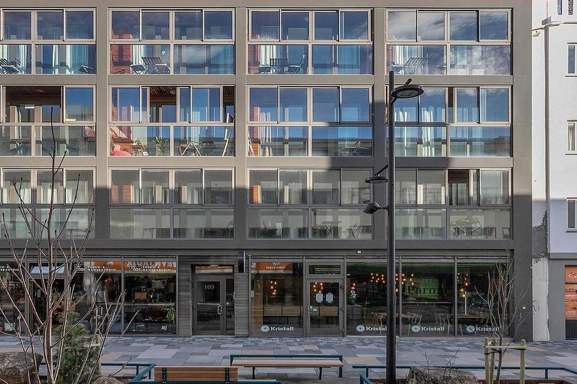 Laugavegur 103, 105 Reykjavík