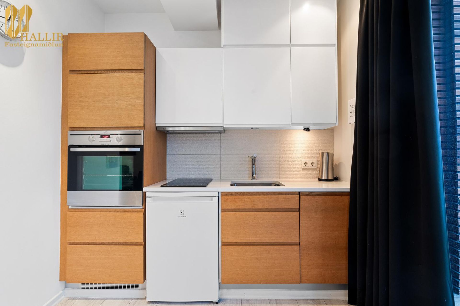 Laugavegur 103, 105 Reykjavík