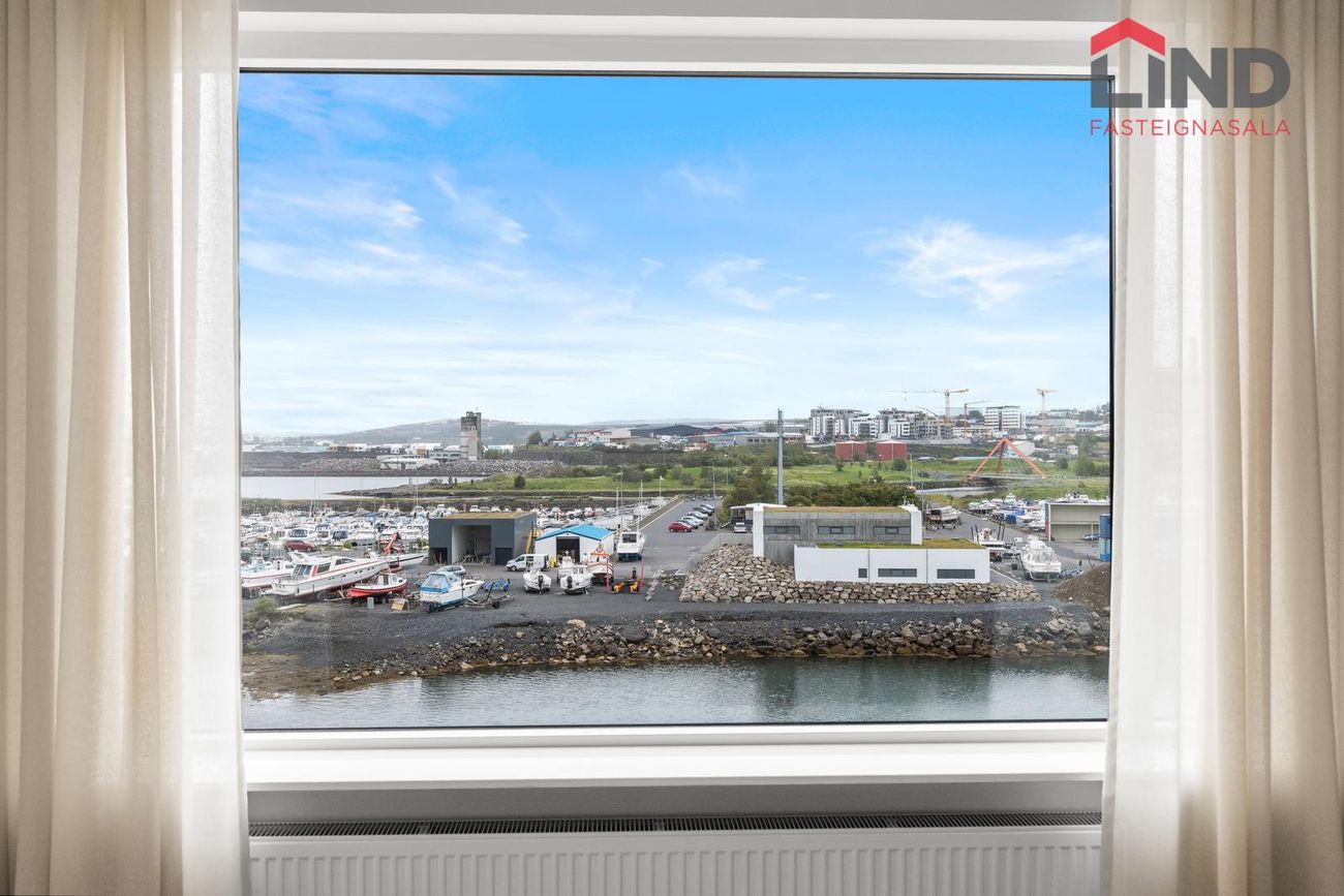 Arkarvogur 8, 104 Reykjavík