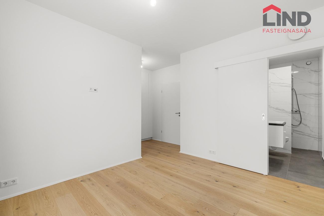 Arkarvogur 8, 104 Reykjavík