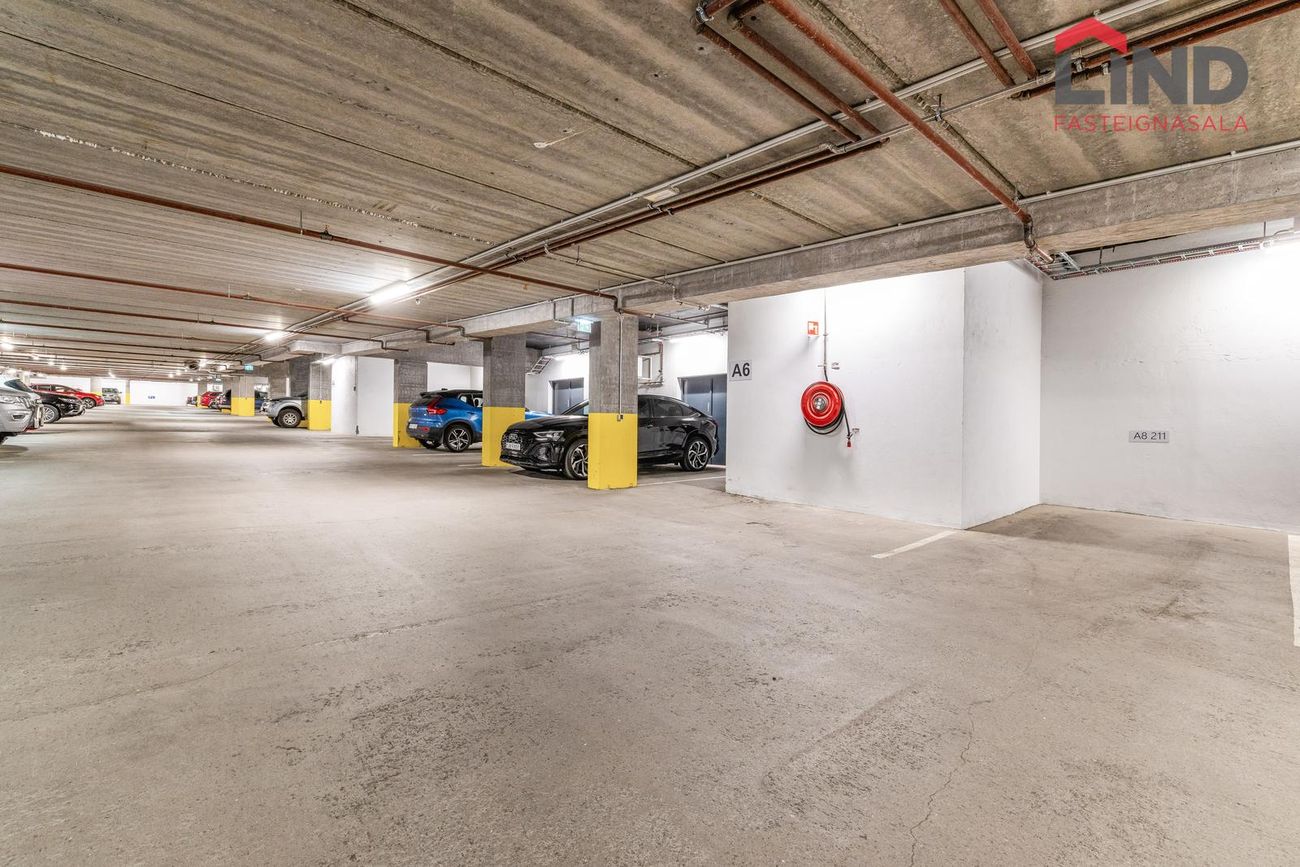 Arkarvogur 8, 104 Reykjavík