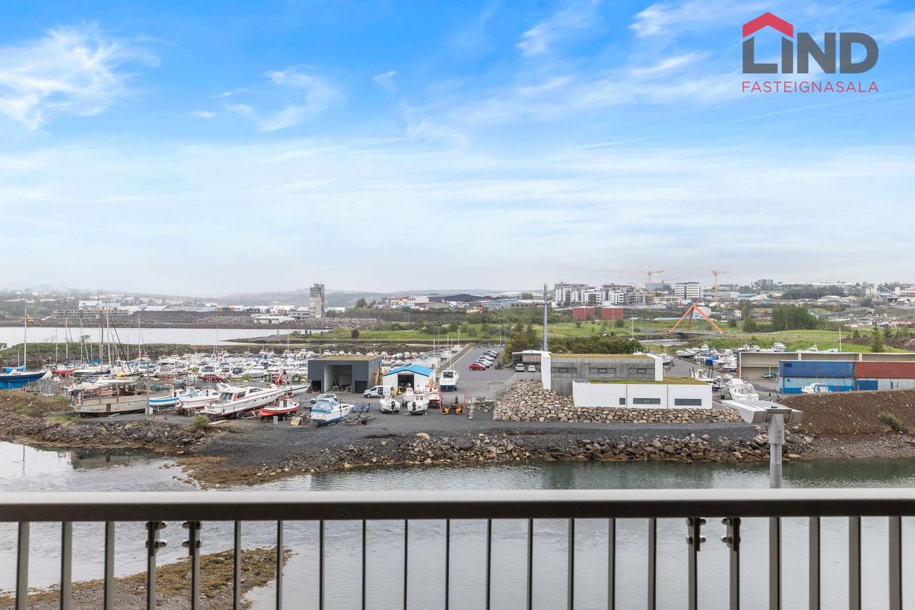 Arkarvogur 8, 104 Reykjavík