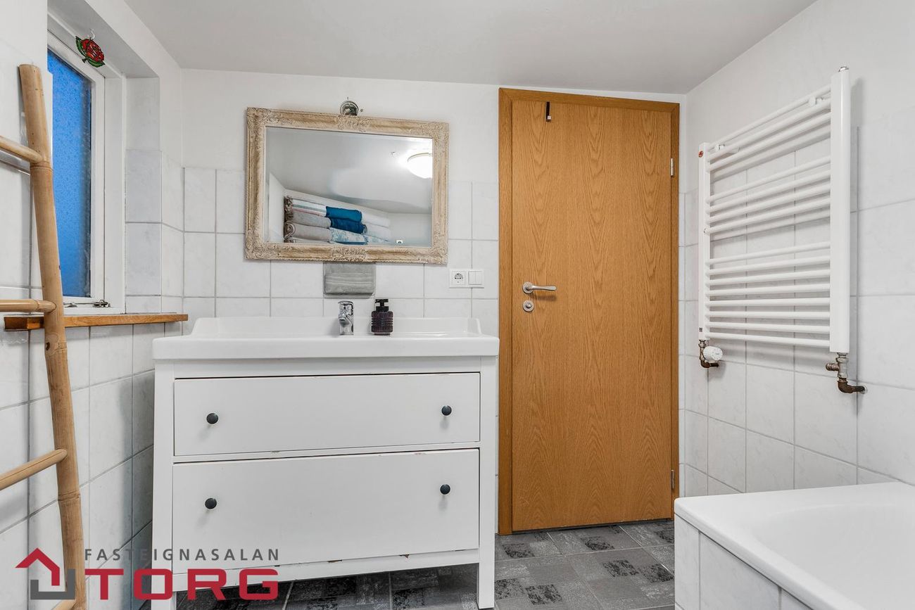 Hellisgata 18, 220 Hafnarfjörður