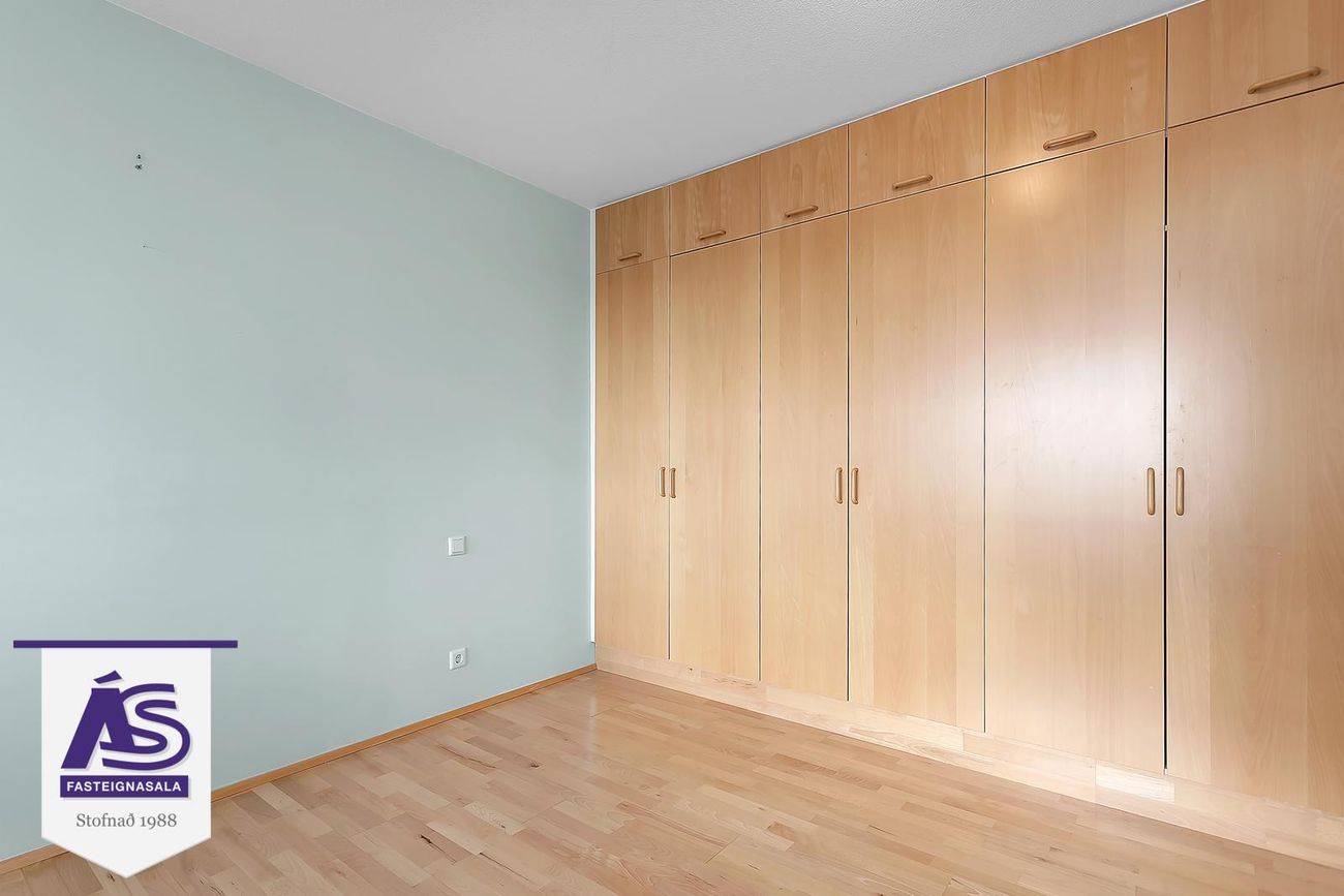 Hjallabraut 33, 220 Hafnarfjörður
