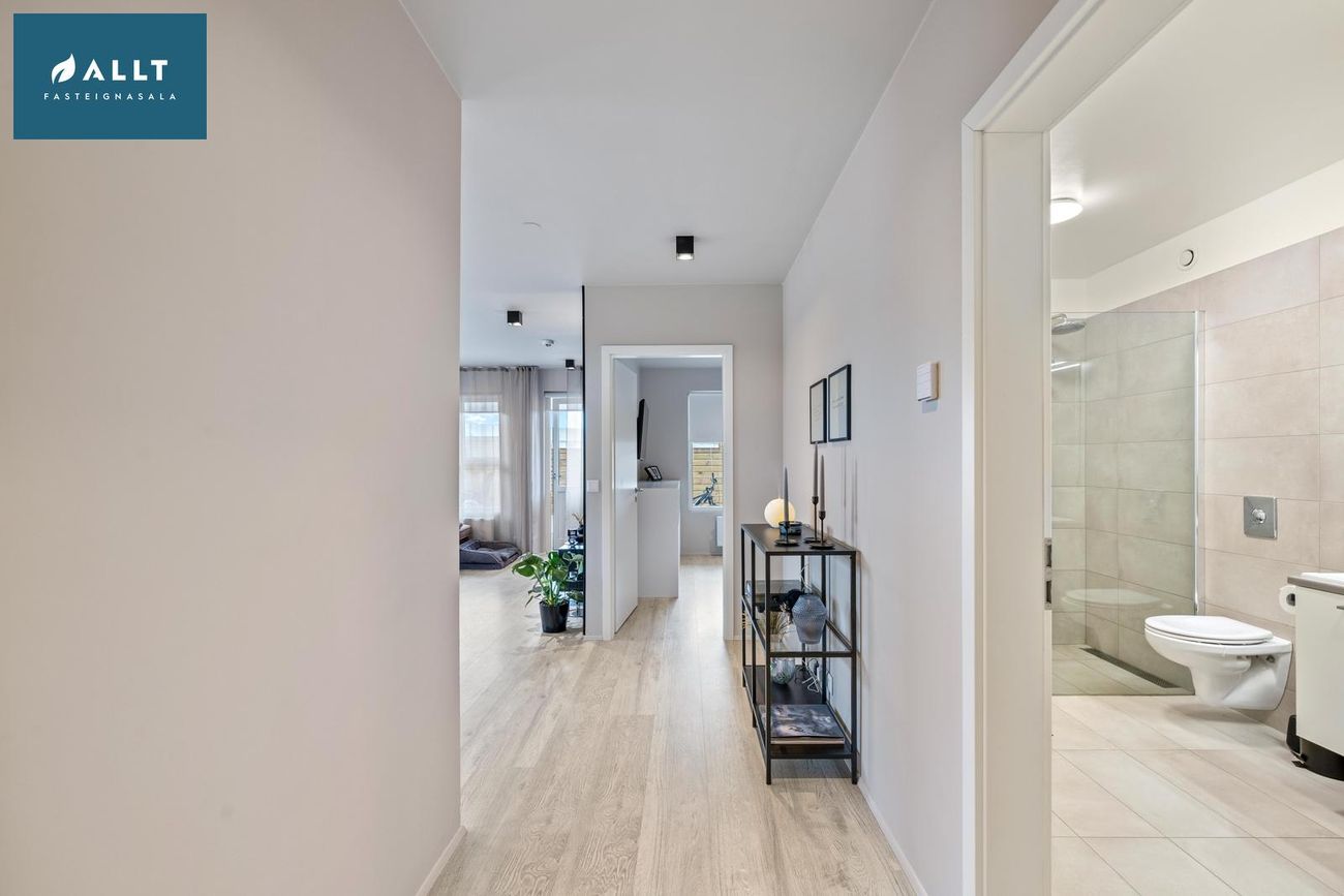 Dalsbraut 4, 260 Reykjanesbær