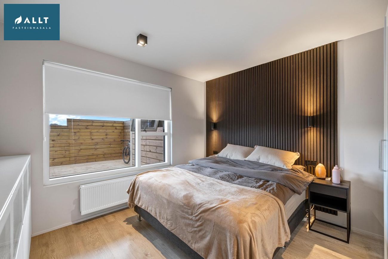 Dalsbraut 4, 260 Reykjanesbær