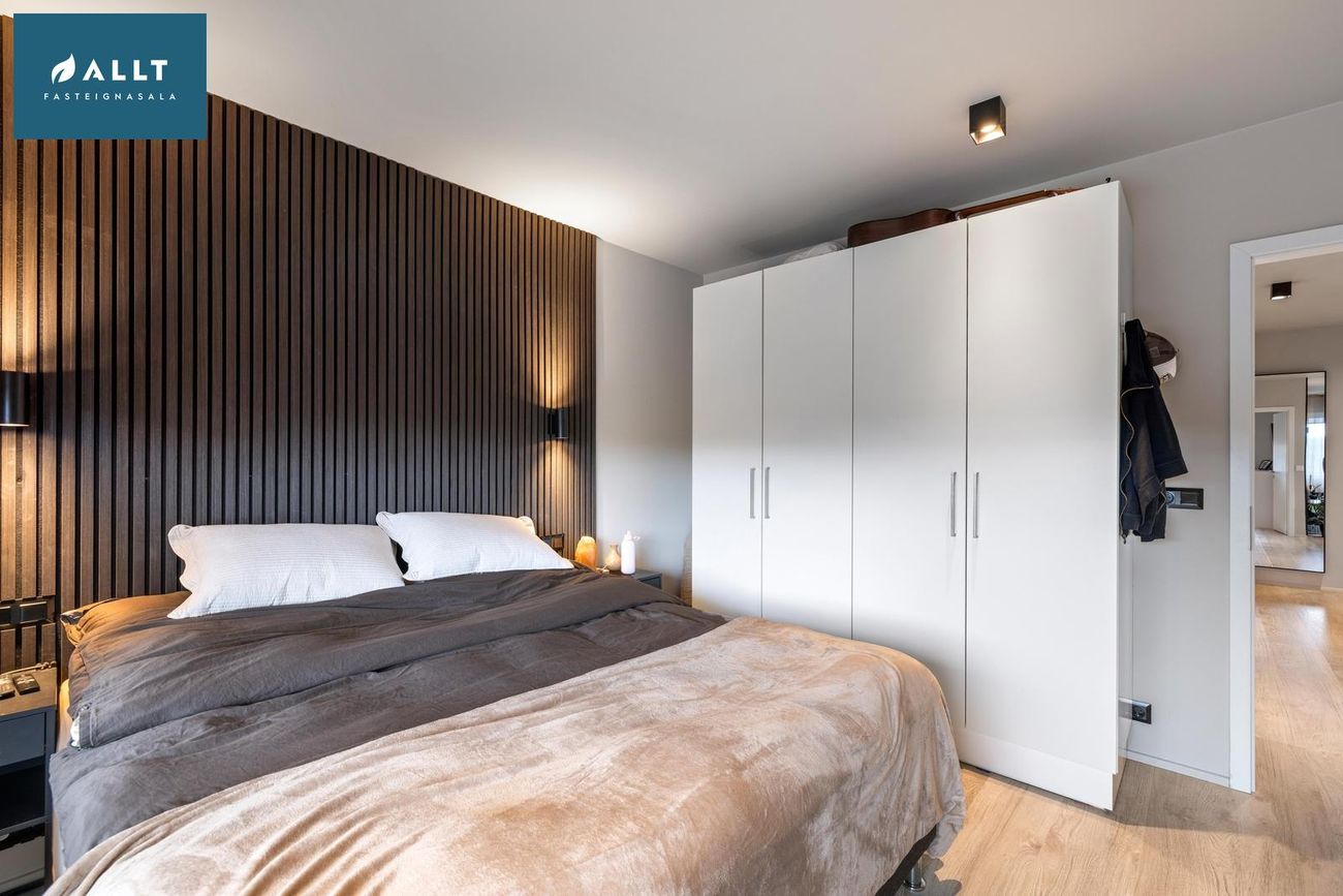 Dalsbraut 4, 260 Reykjanesbær