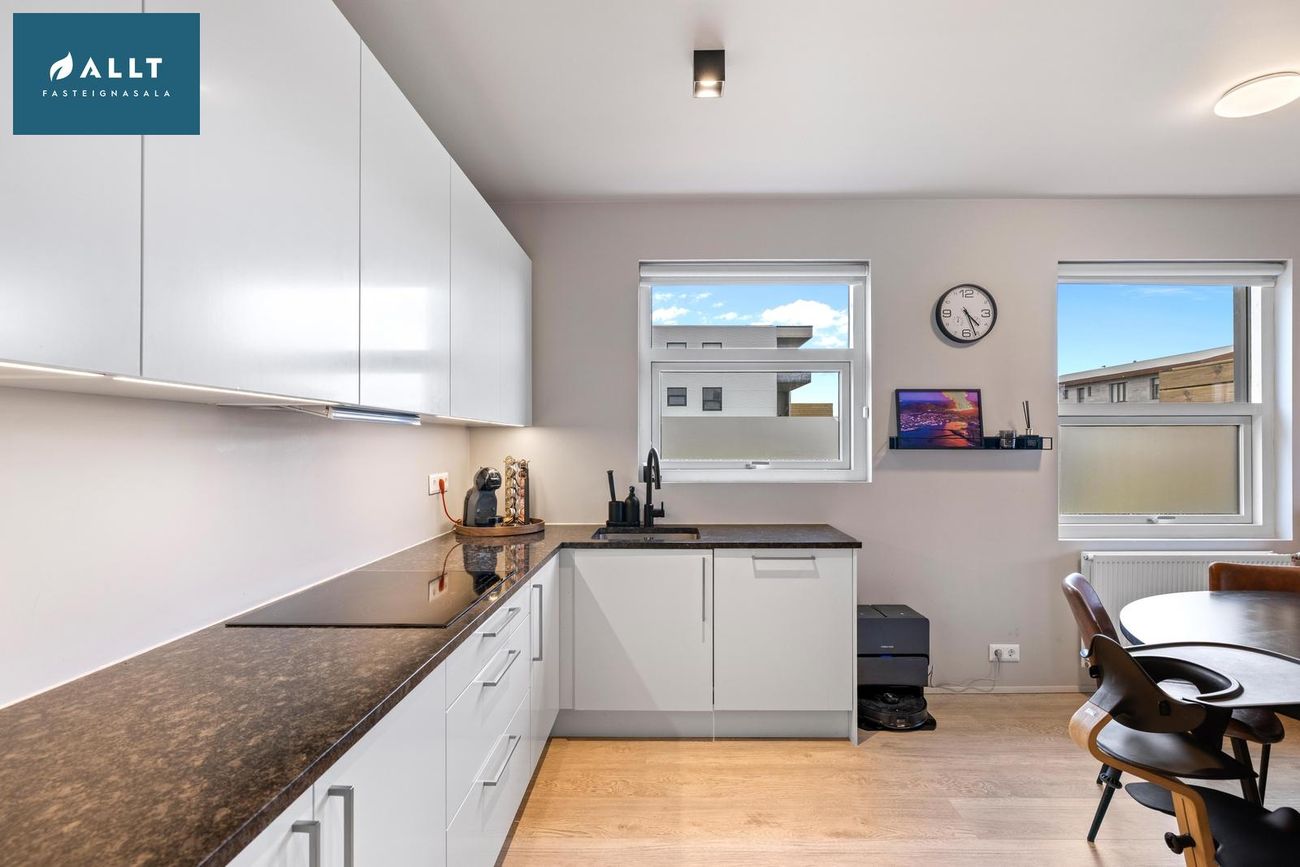 Dalsbraut 4, 260 Reykjanesbær