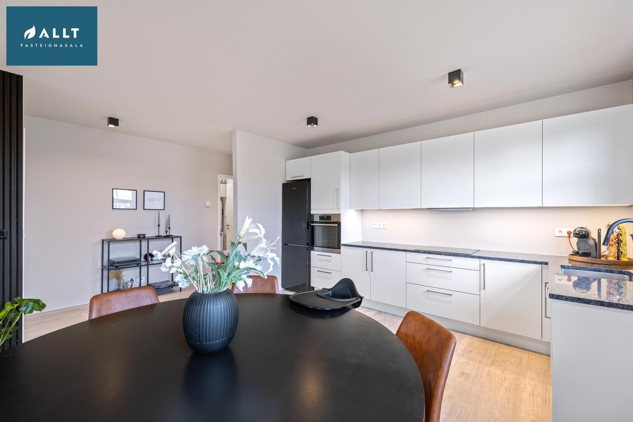 Dalsbraut 4, 260 Reykjanesbær