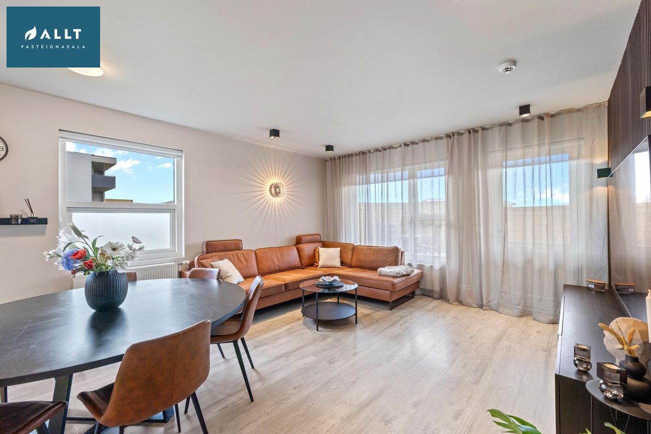 Dalsbraut 4, 260 Reykjanesbær