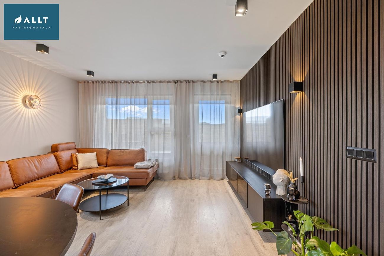 Dalsbraut 4, 260 Reykjanesbær