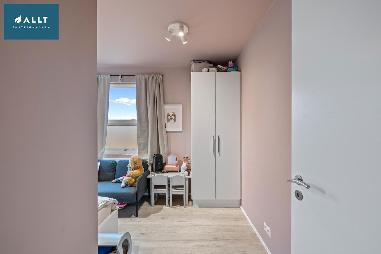 Dalsbraut 4, 260 Reykjanesbær