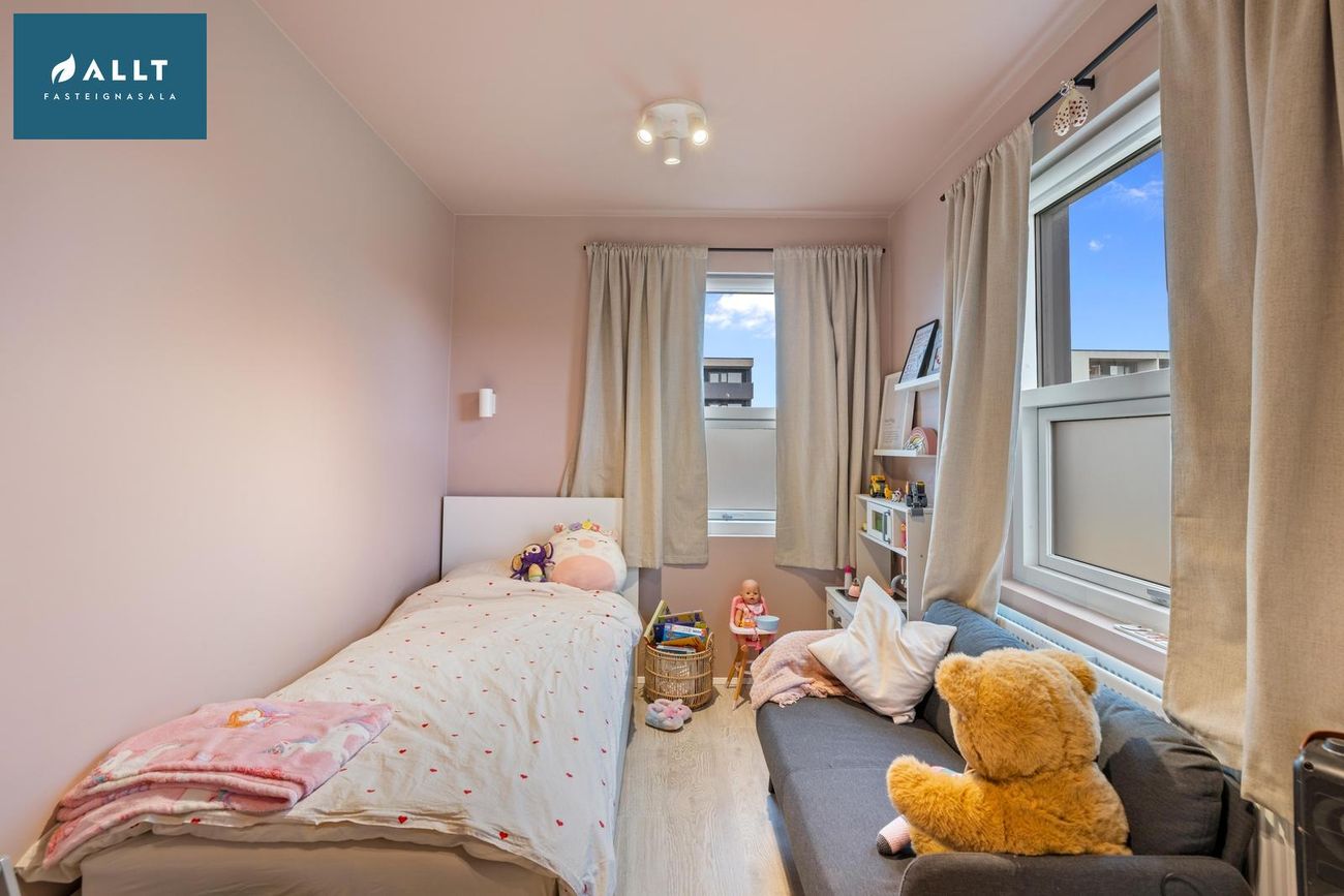 Dalsbraut 4, 260 Reykjanesbær