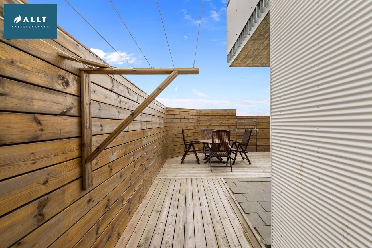 Dalsbraut 4, 260 Reykjanesbær