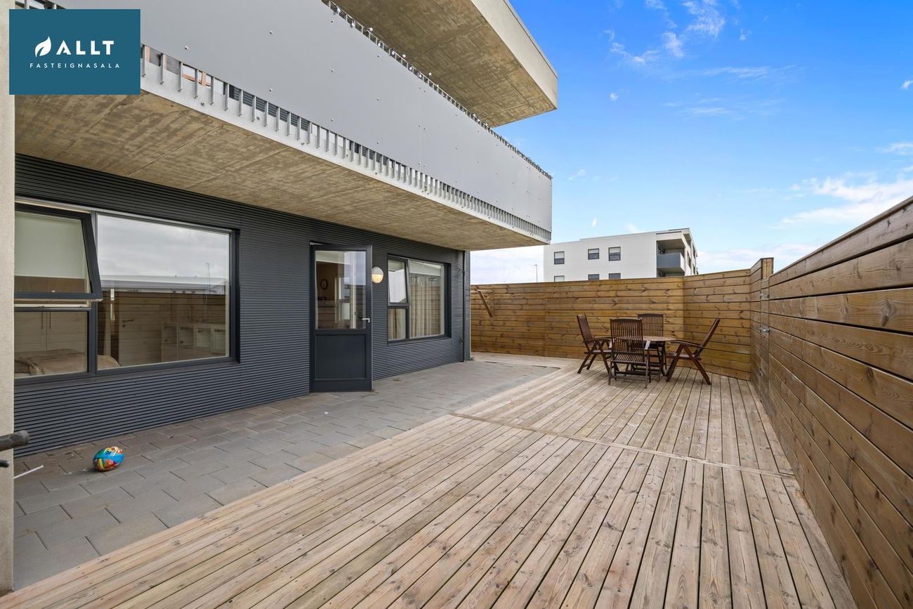 Dalsbraut 4, 260 Reykjanesbær