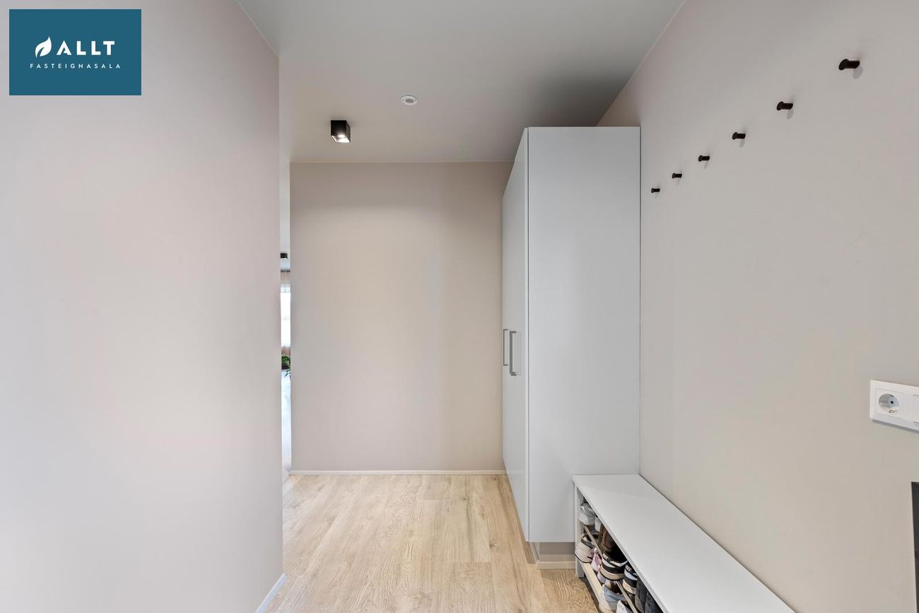 Dalsbraut 4, 260 Reykjanesbær