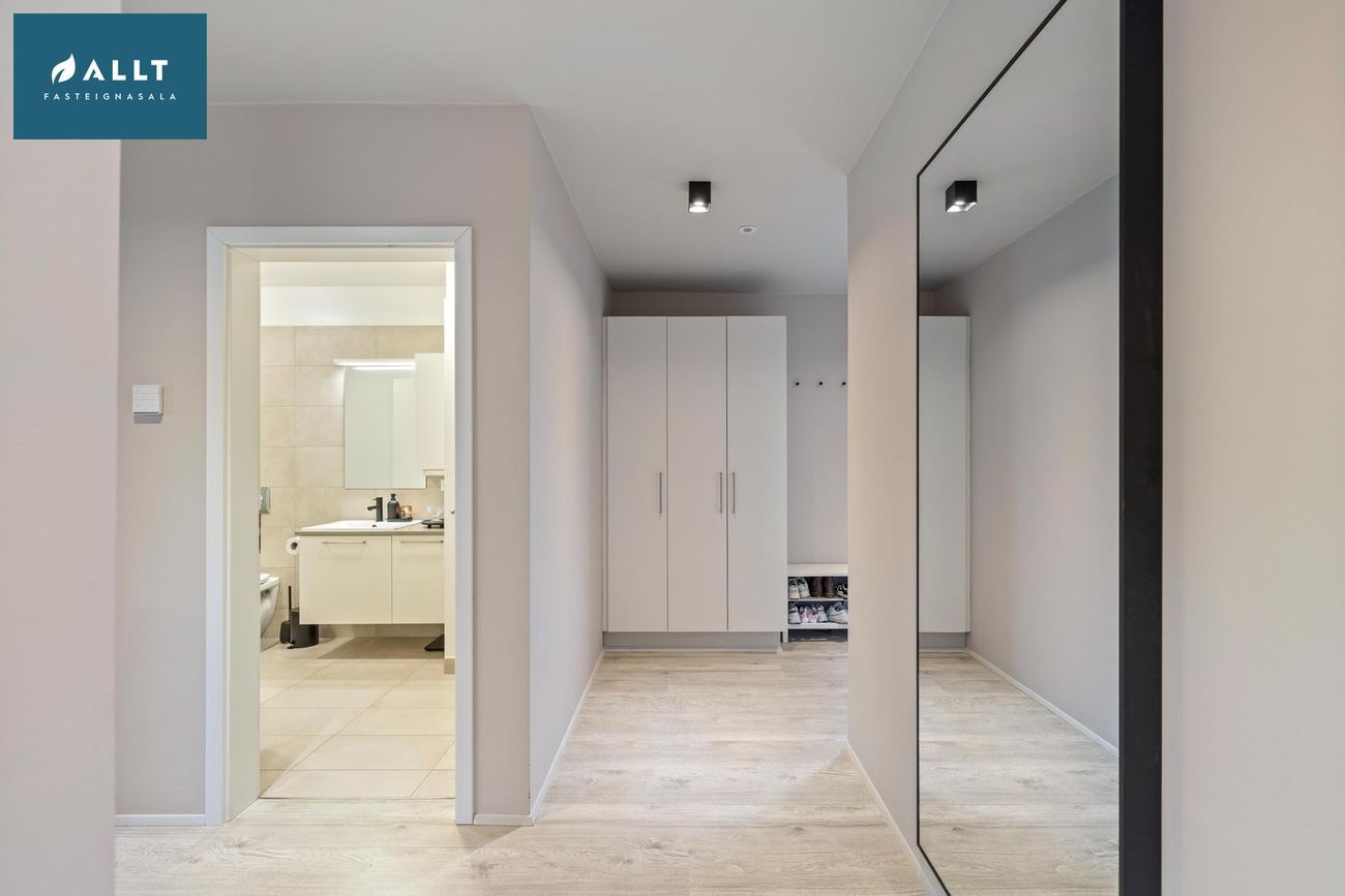 Dalsbraut 4, 260 Reykjanesbær