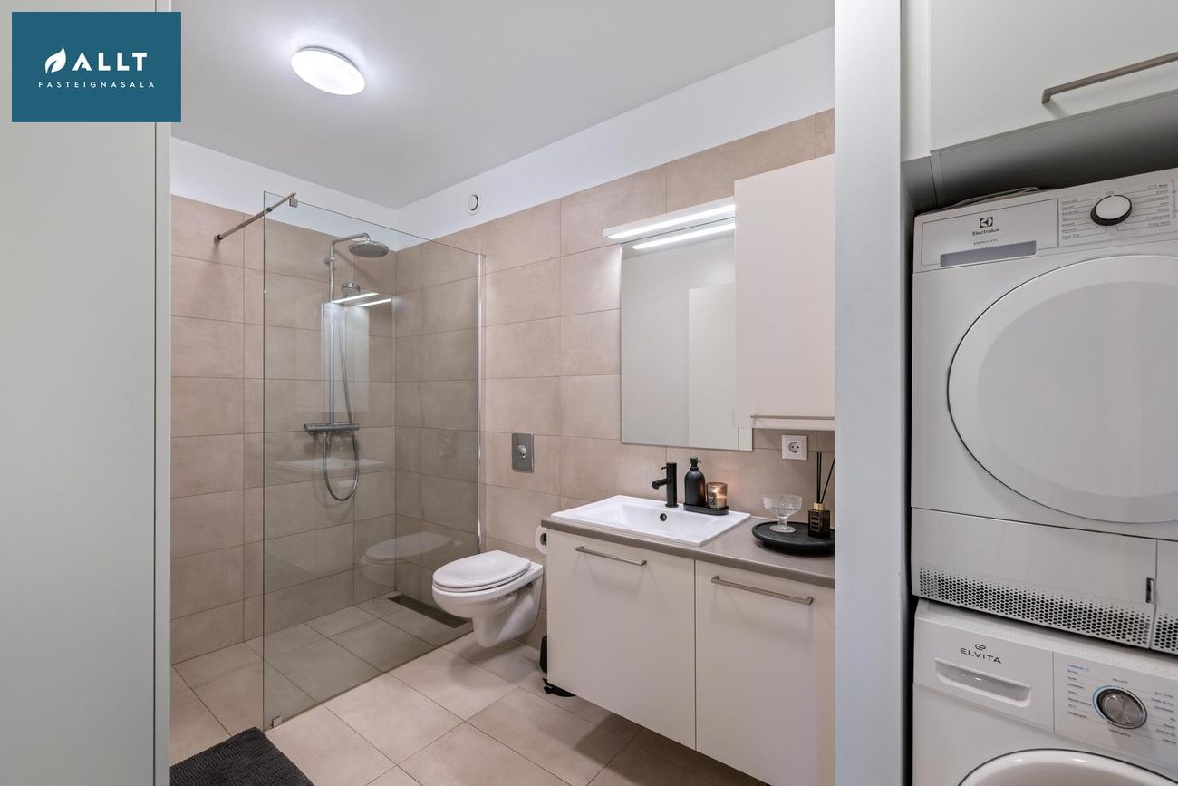 Dalsbraut 4, 260 Reykjanesbær