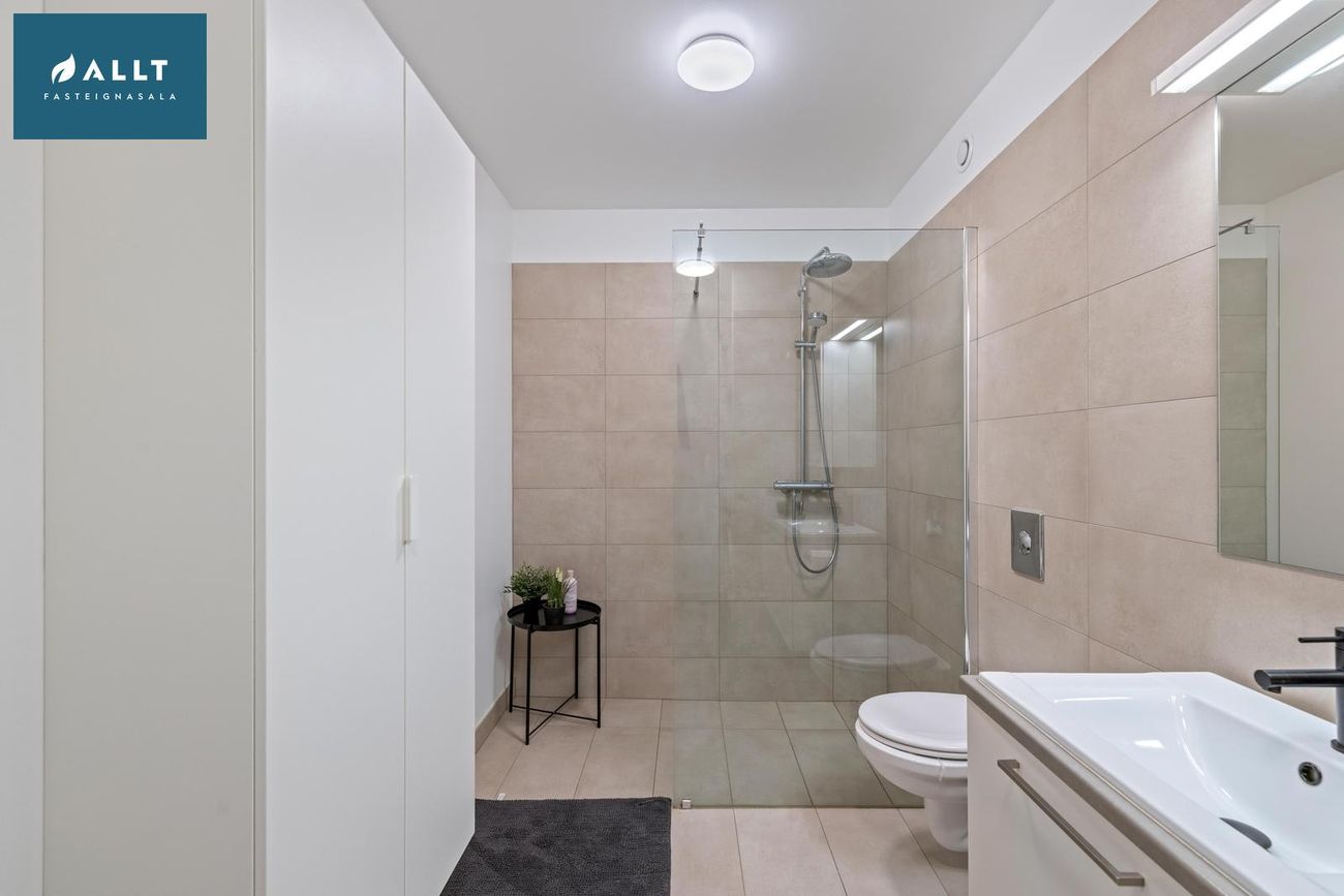 Dalsbraut 4, 260 Reykjanesbær