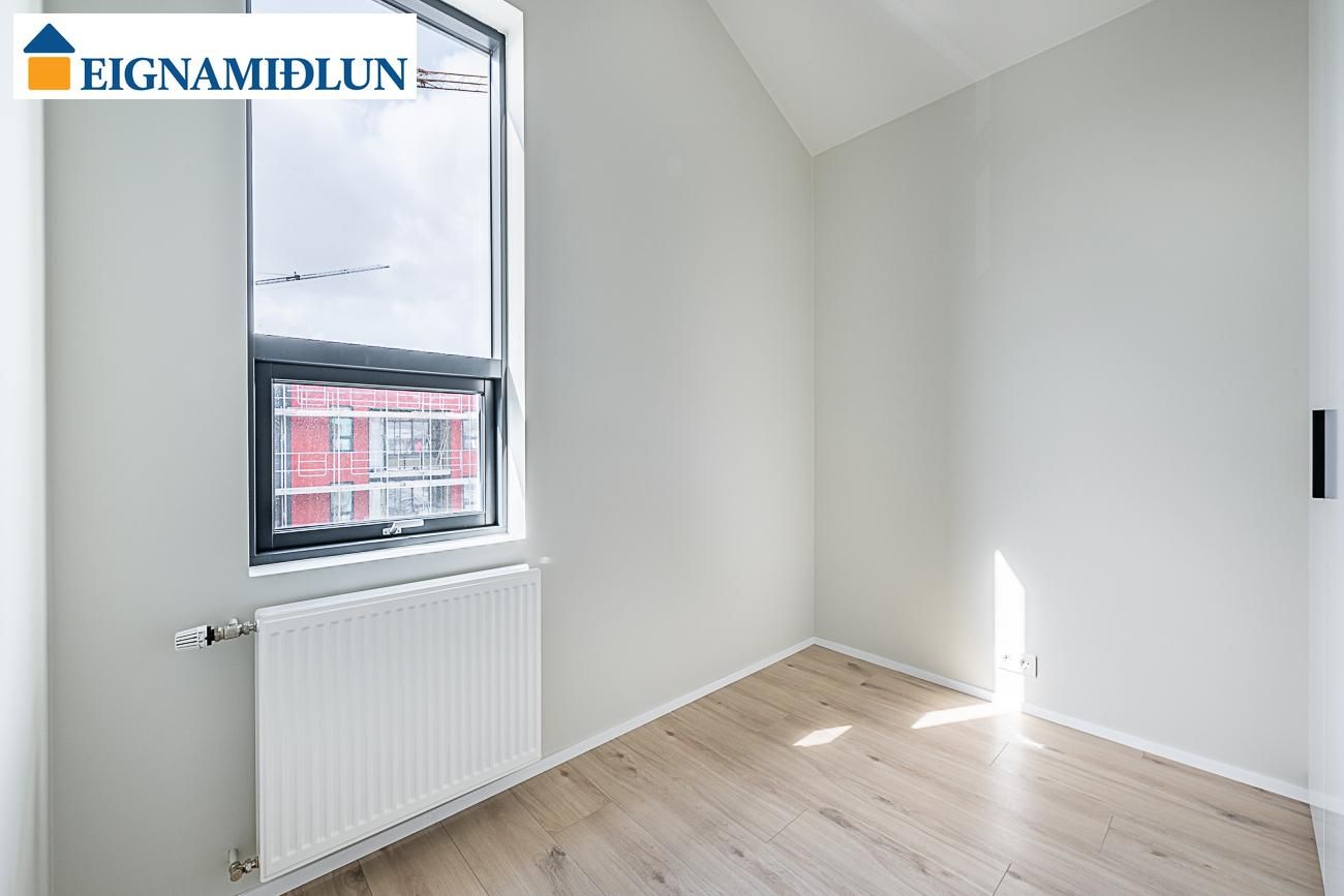 Eskiás 10E, 210 Garðabær
