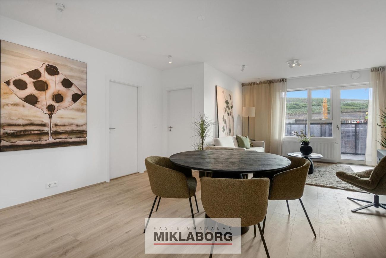 Hringhamar 25, 221 Hafnarfjörður