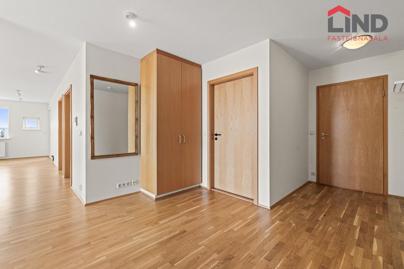 Hraunbær 103, 110 Reykjavík