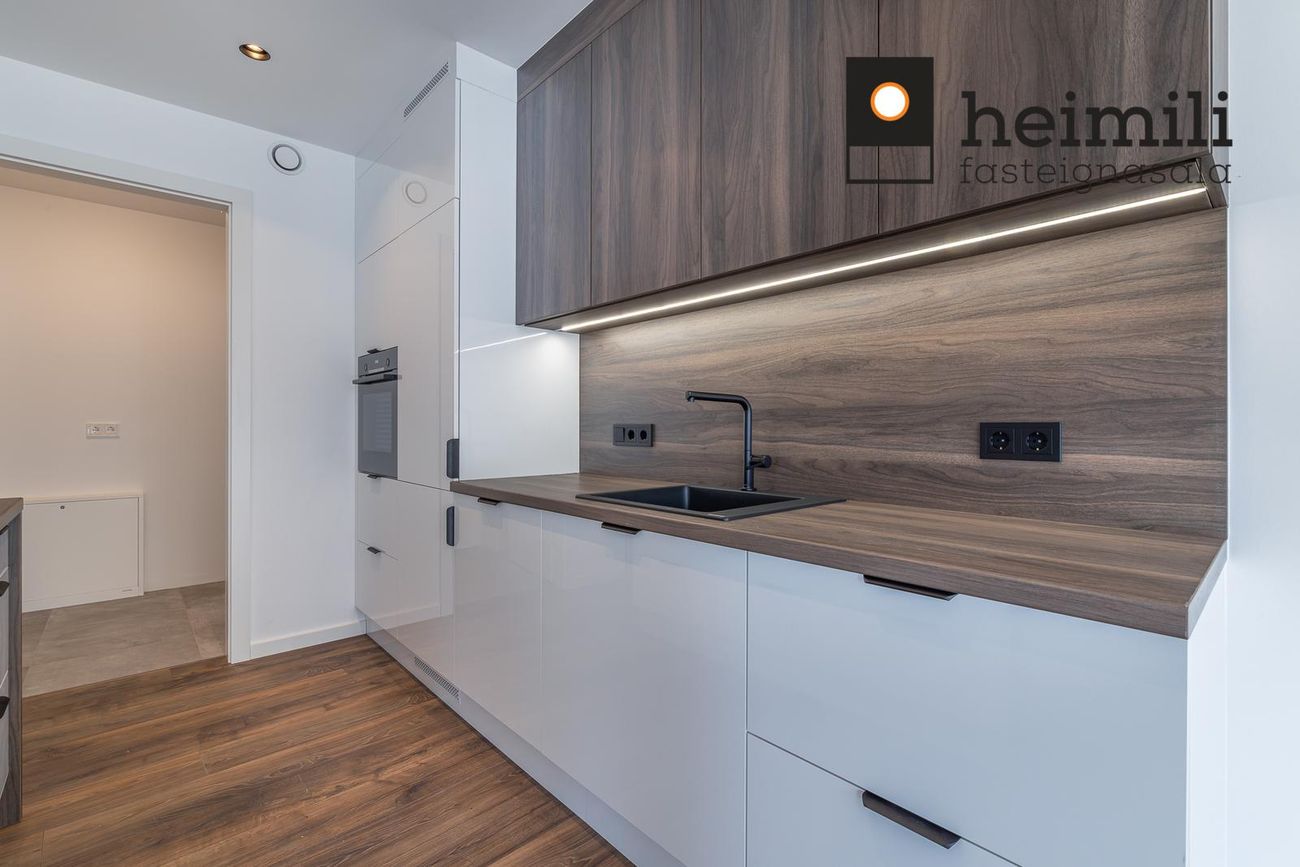 Grensásvegur 1A, 108 Reykjavík