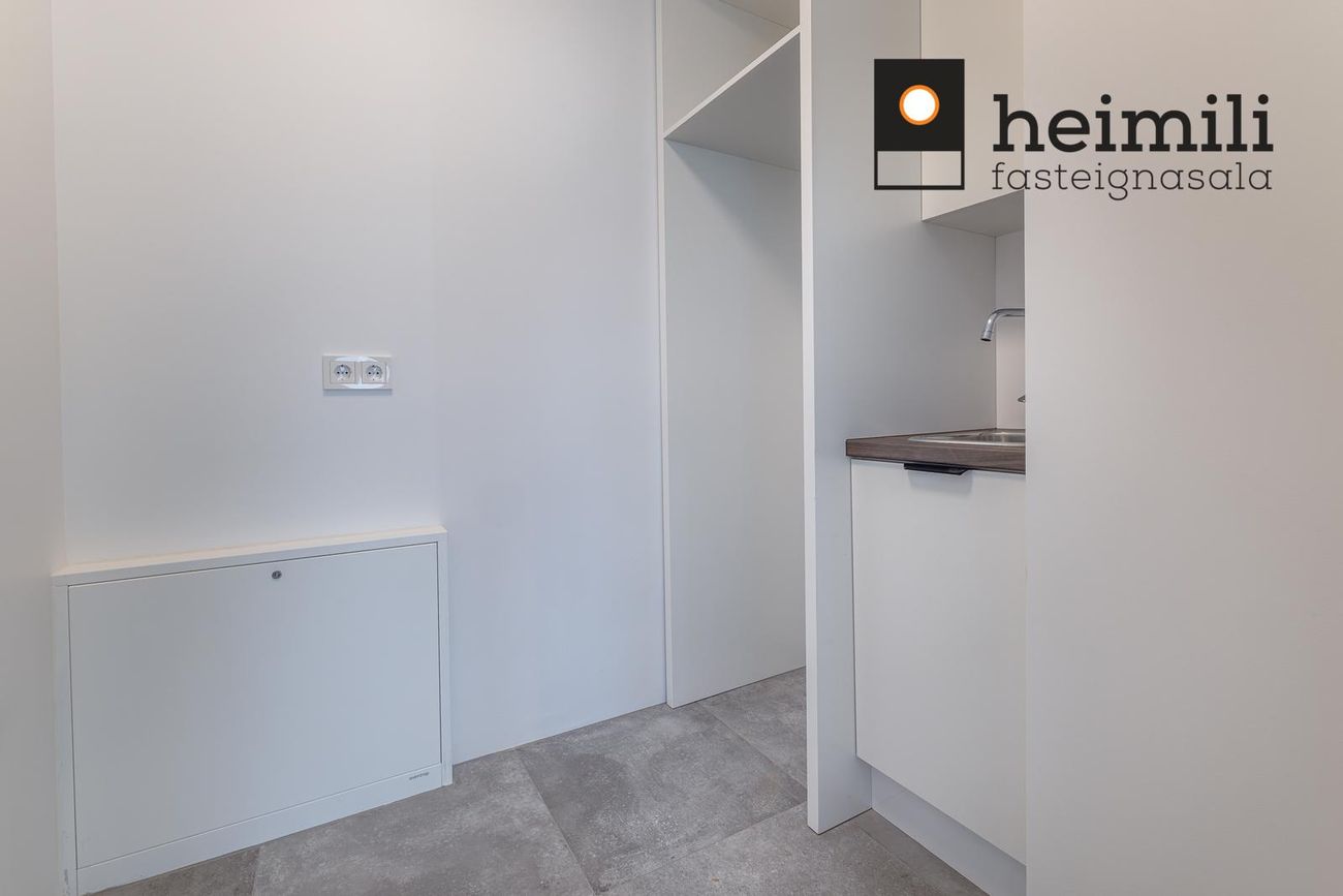 Grensásvegur 1A, 108 Reykjavík