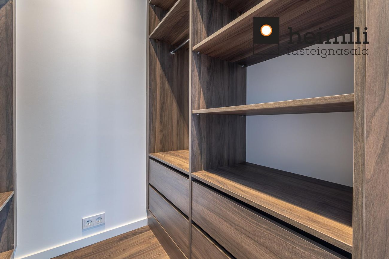 Grensásvegur 1A, 108 Reykjavík