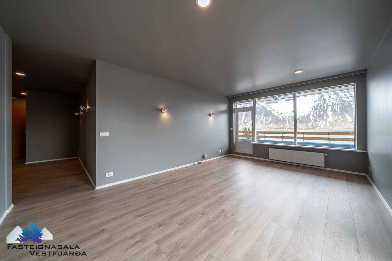 Urðarvegur 80 - 0201, 400 Ísafjarðarbær