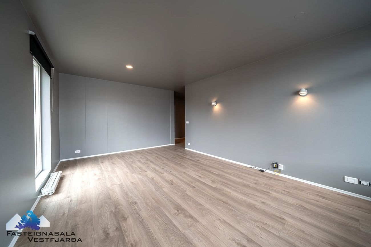 Urðarvegur 80 - 0201, 400 Ísafjarðarbær