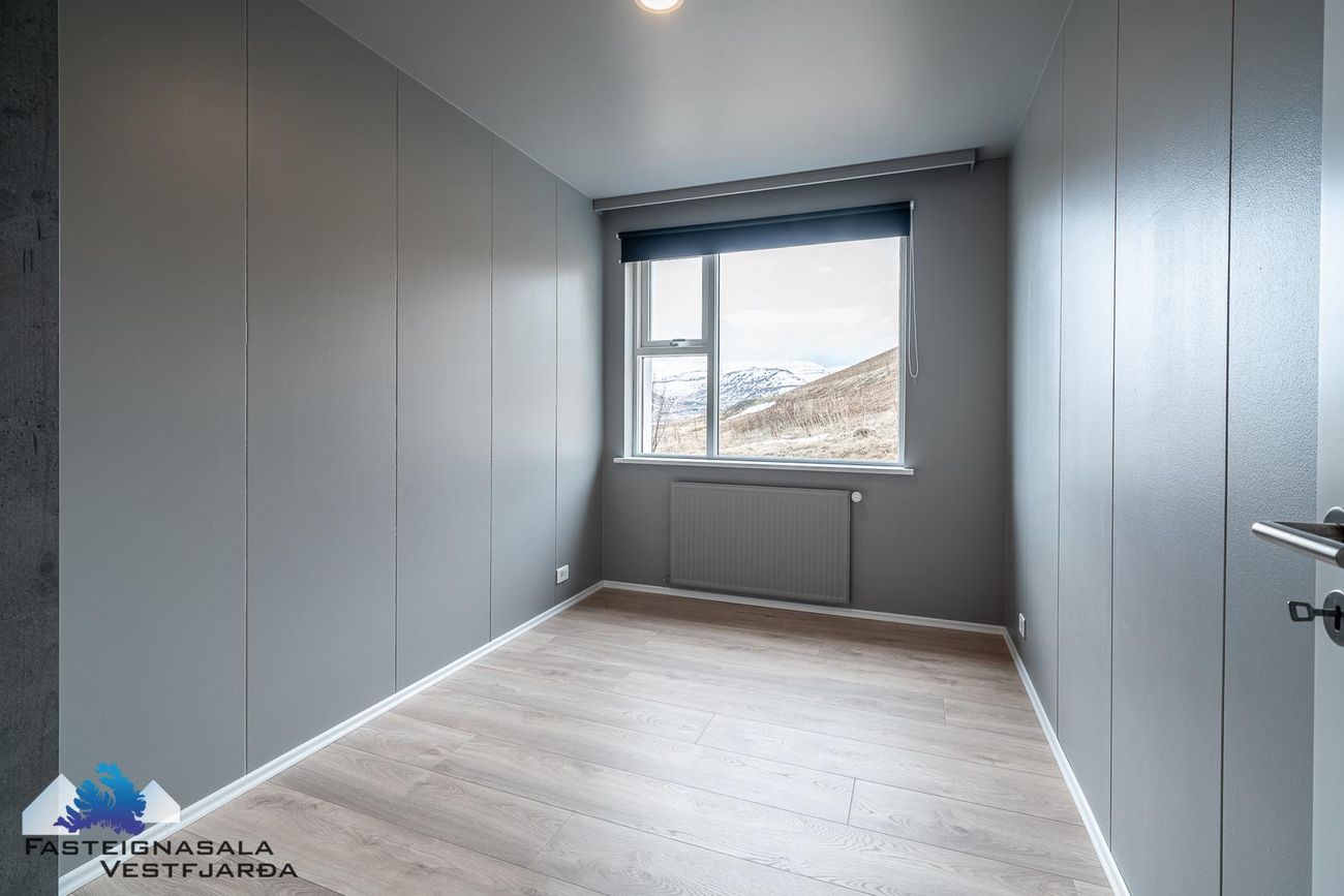 Urðarvegur 80 - 0201, 400 Ísafjarðarbær