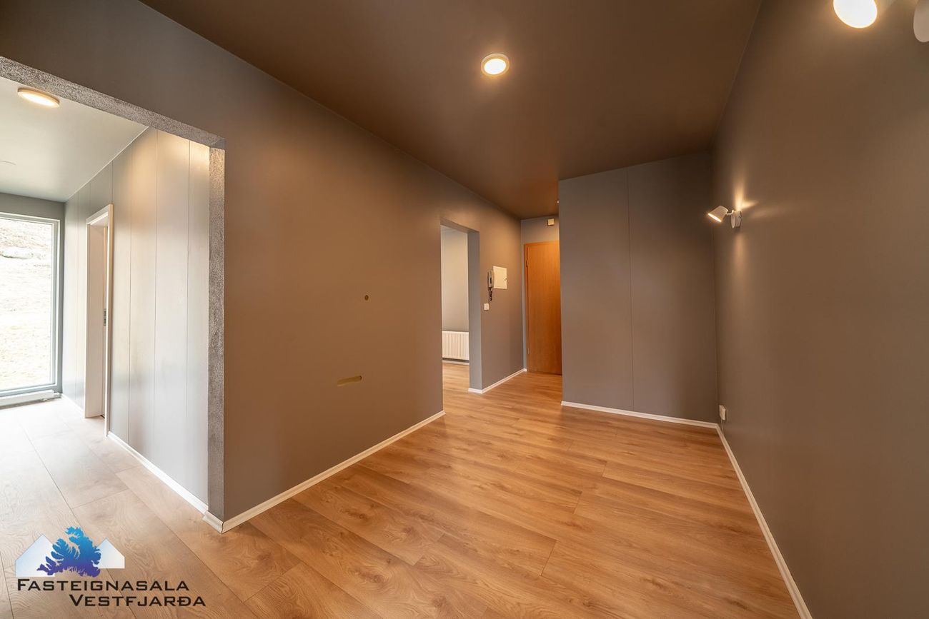 Urðarvegur 80 - 0201, 400 Ísafjarðarbær