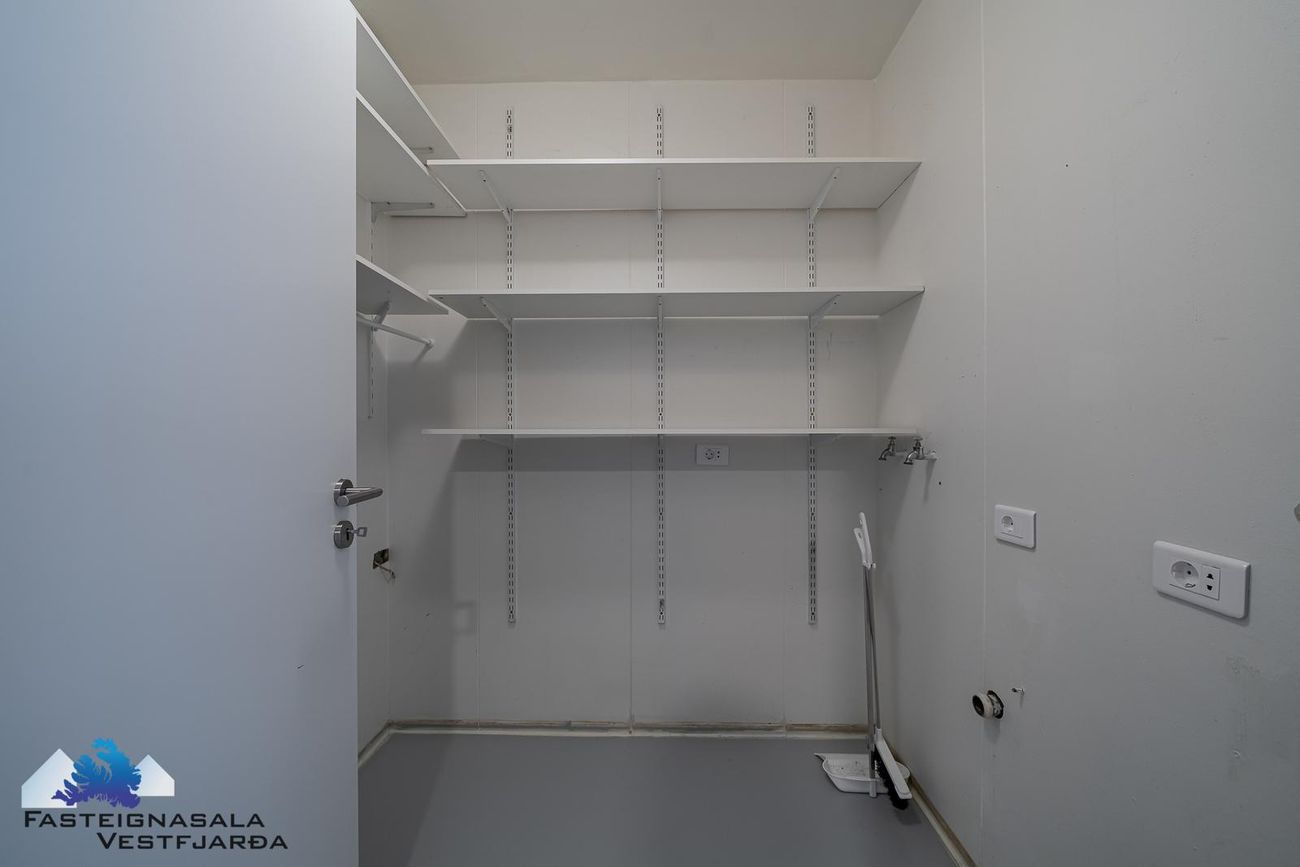 Urðarvegur 80 - 0201, 400 Ísafjarðarbær