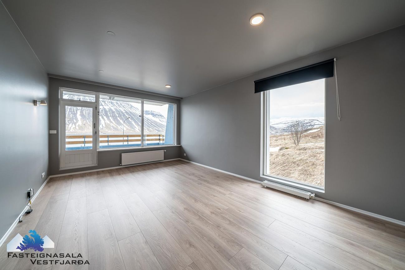 Urðarvegur 80 - 0201, 400 Ísafjarðarbær