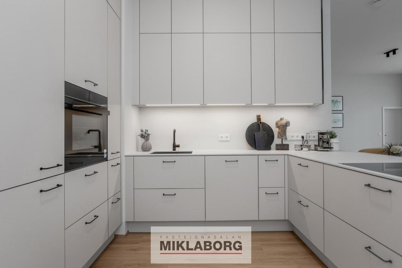 Hafnarbraut 10B - 0210, 200 Kópavogur