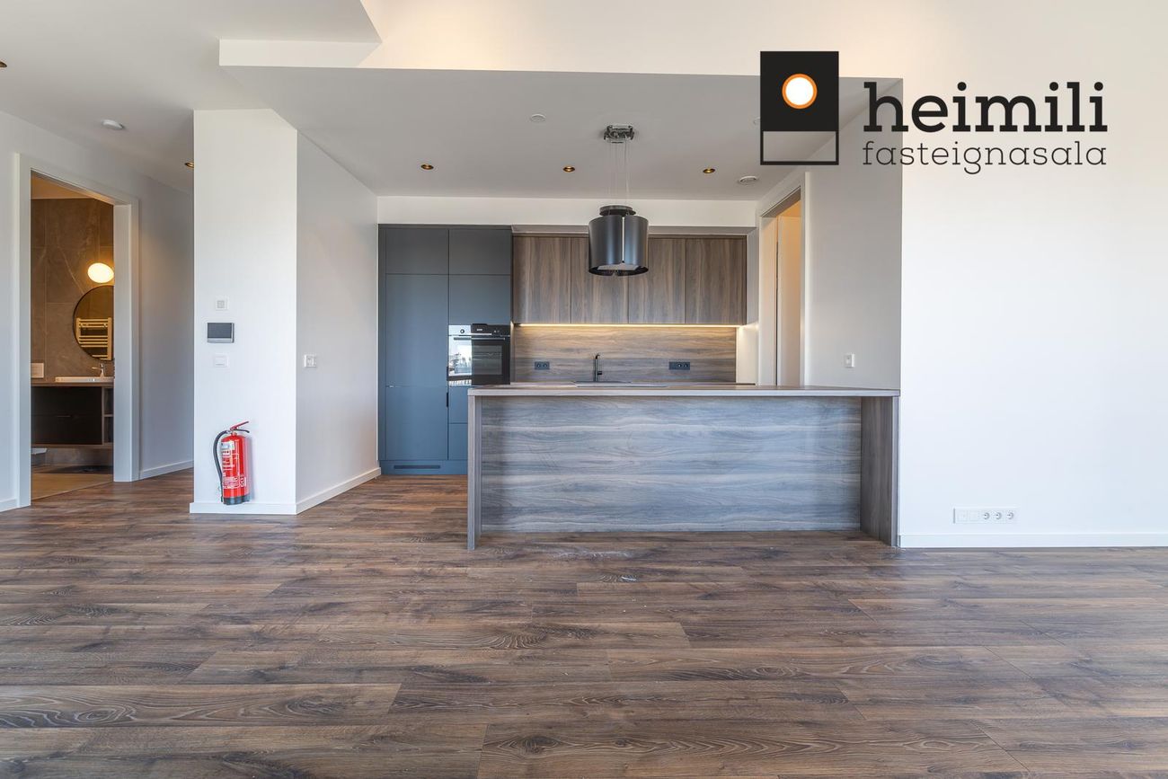 Grensásvegur 1C, 108 Reykjavík