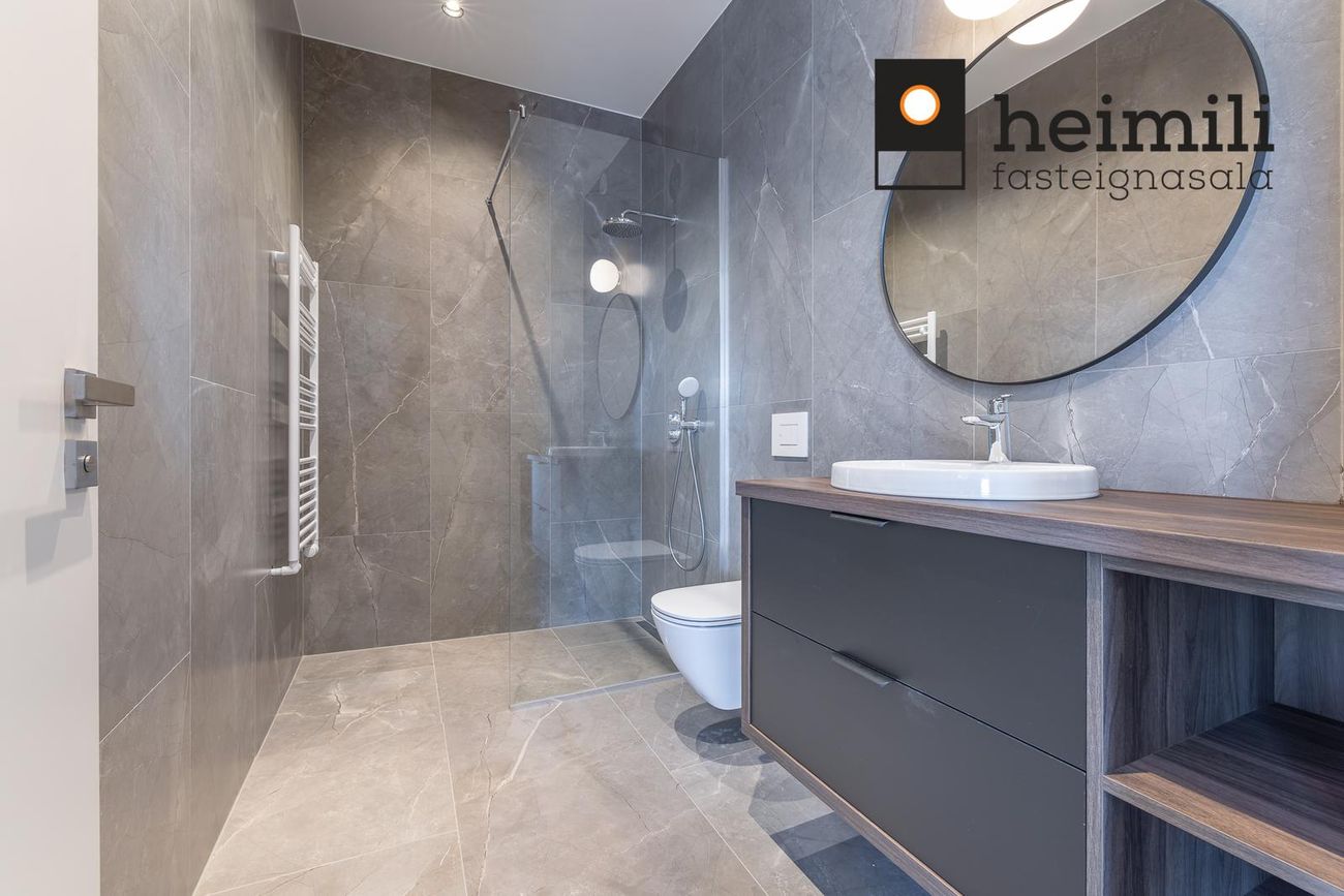 Grensásvegur 1C, 108 Reykjavík