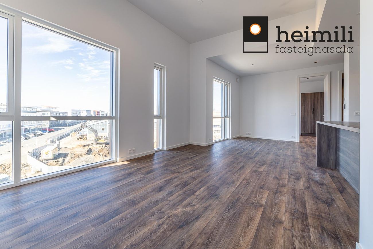 Grensásvegur 1C, 108 Reykjavík