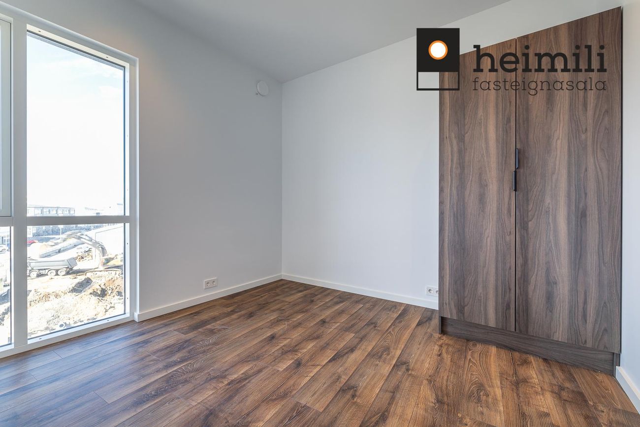 Grensásvegur 1C, 108 Reykjavík