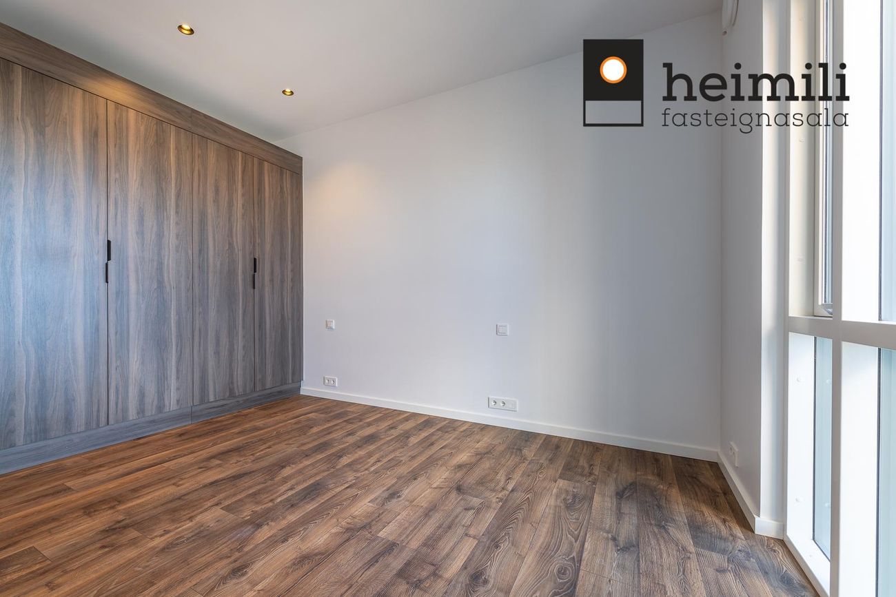 Grensásvegur 1C, 108 Reykjavík