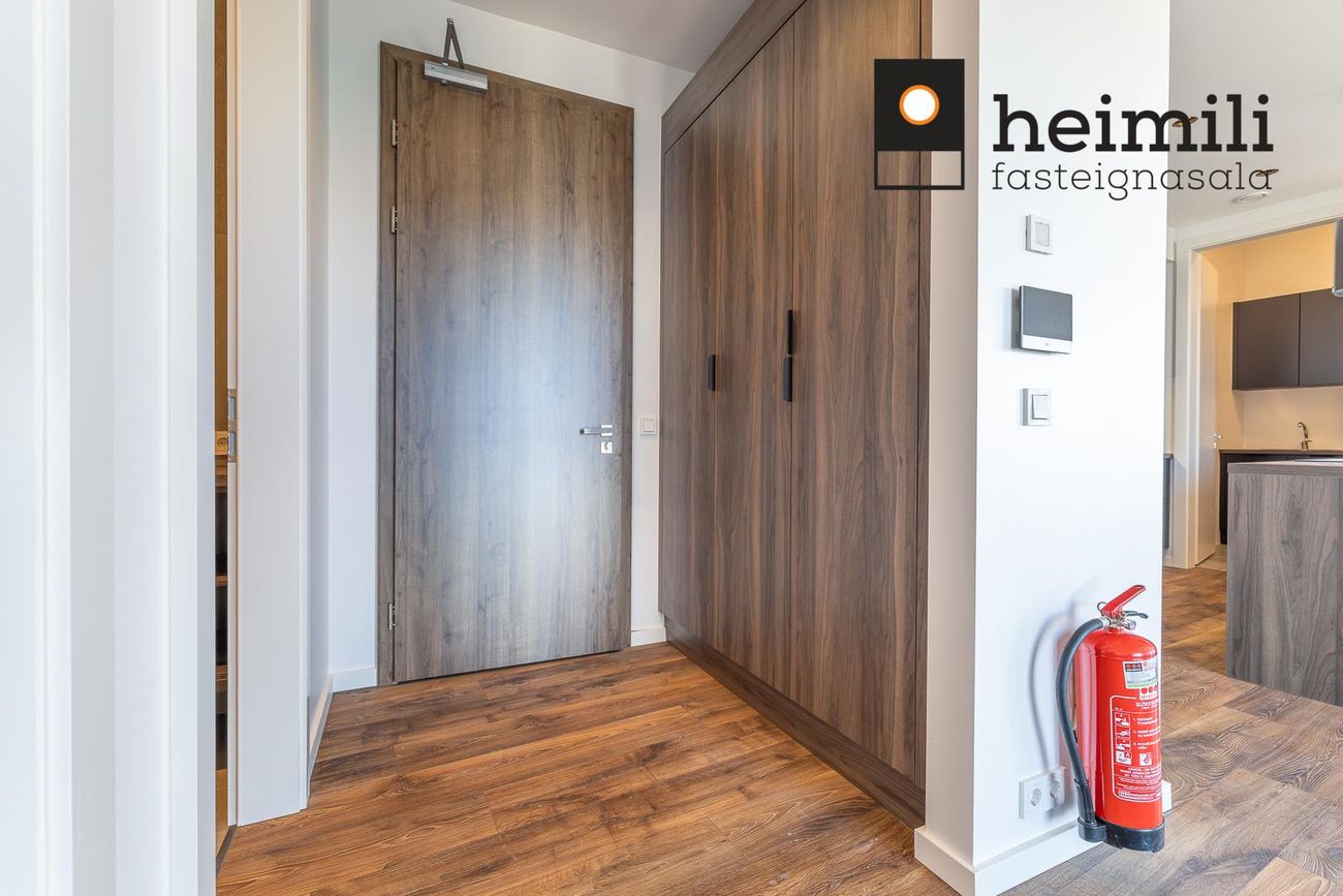 Grensásvegur 1C, 108 Reykjavík